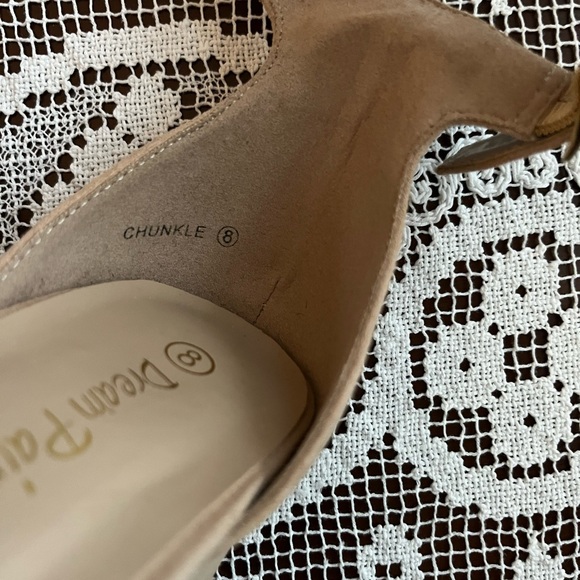 Like New Dream Pairs Sandals Size 8 - Picture 7 of 9